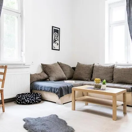 Tohani The Place White Morning, Late Chack-out Available 布加勒斯特